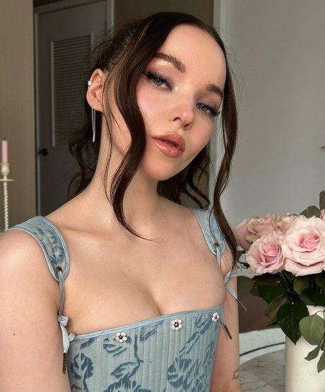 Dove Cameron model xxx img