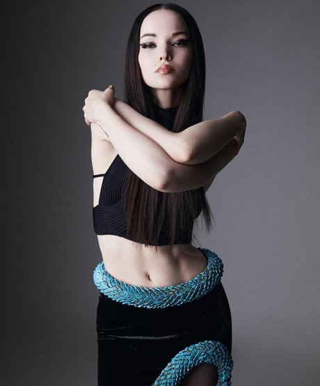 Dove Cameron sexy actress picture