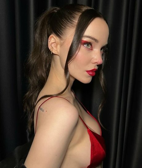 Dove Cameron star naked archive