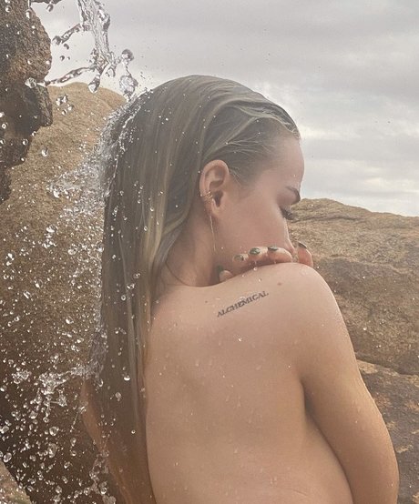 Dove Cameron model xxx photo