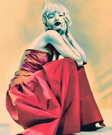 Dove Cameron erotic pornstar pics