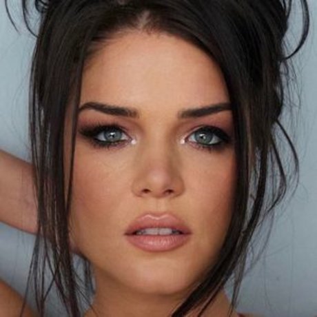 Marie Avgeropoulos erotic star gallery
