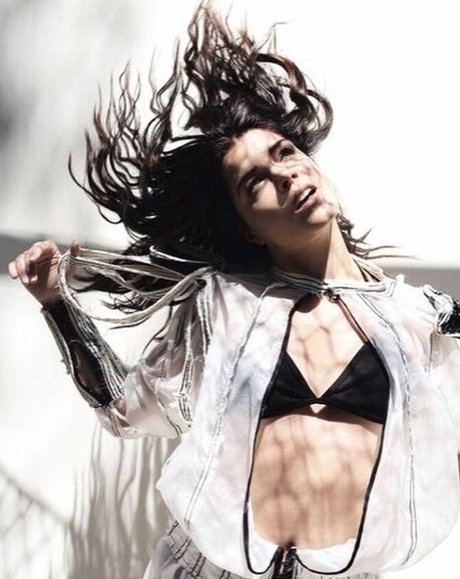 Marie Avgeropoulos model nude pics