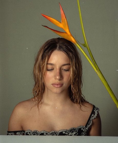 Mackenzie Ziegler model perfect pic