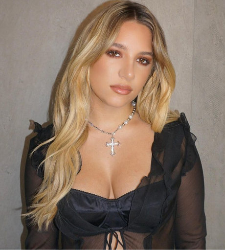 Mackenzie Ziegler nudes actress pics