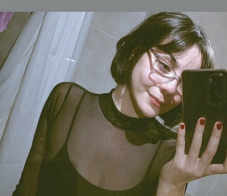 hotterthanhellxx perfect pornstar img