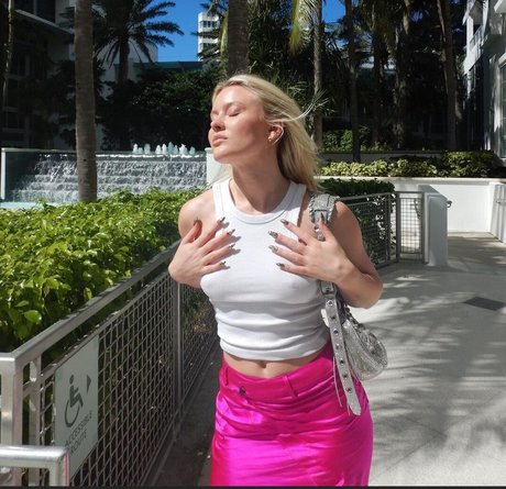 Zara Larsson high quality star pics