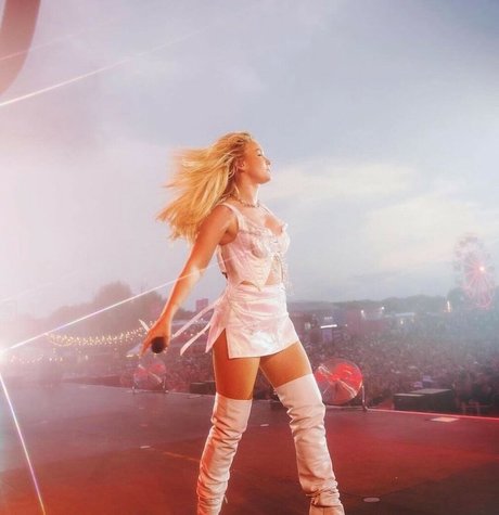 Zara Larsson top actress photo