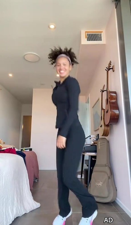 Sofia Wylie star pretty images