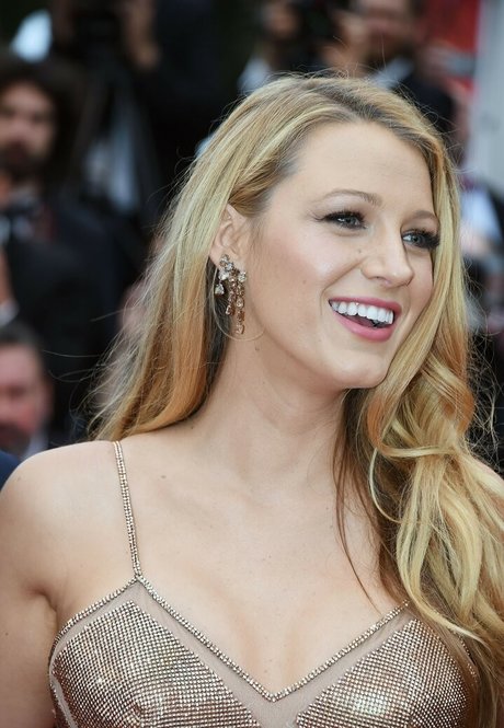 Blake Lively nude pornstar img
