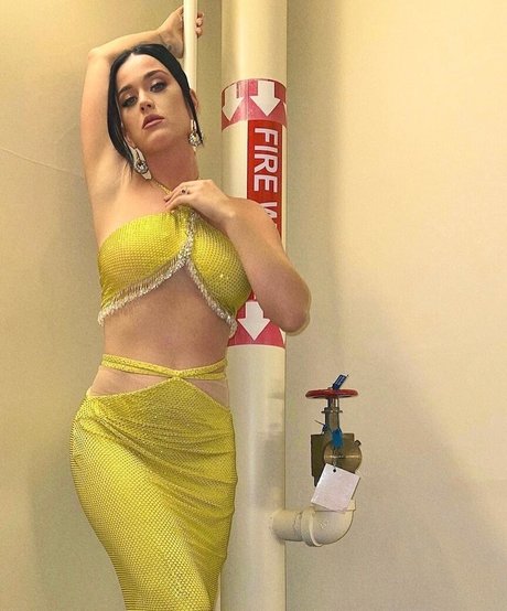 tattooed shemale onlyfans hd img