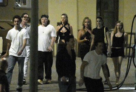 Nicola Peltz model hot img