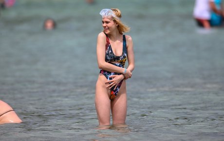 Nicola Peltz erotic star photo