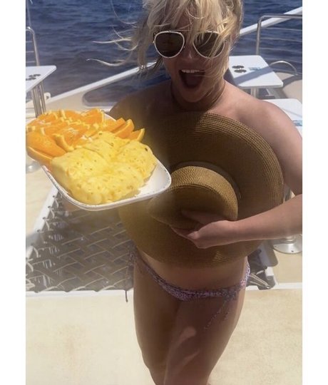 blonde babe onlyfans top photos