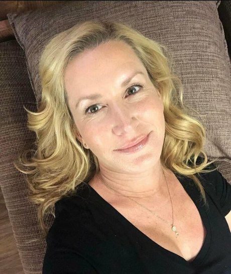 Angela Kinsey beautiful actress pictures