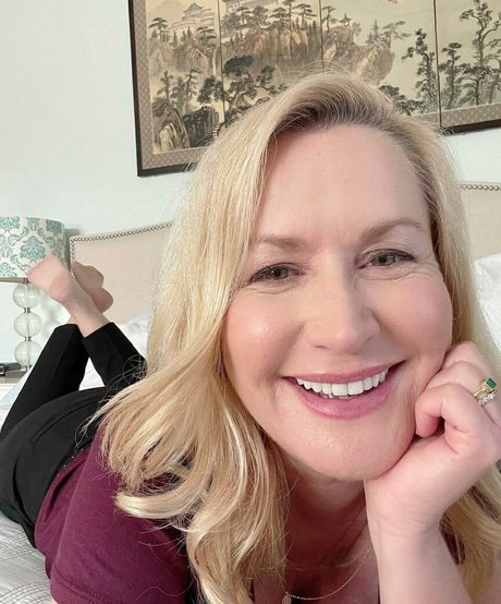 Angela Kinsey model nice pics