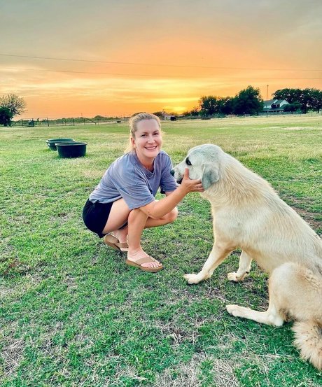 Angela Kinsey model xxx image