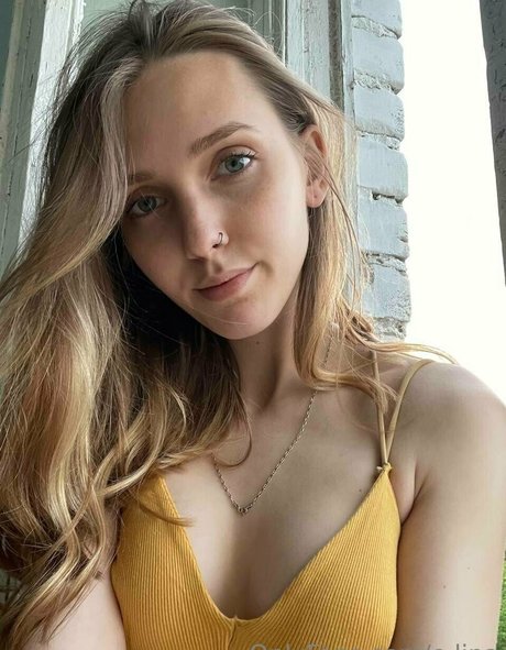 e lina naked model galleries