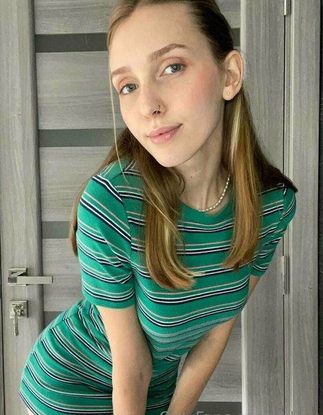 e lina model pretty photo