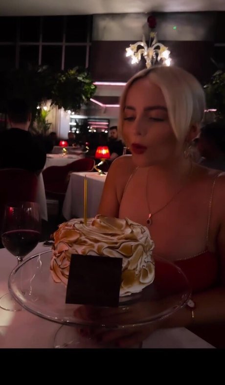 Millie Gibson pornographic model pictures