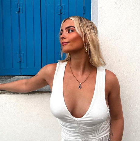 Millie Gibson star nude photo