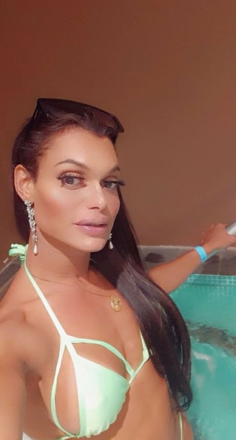 magalylilith model art picture