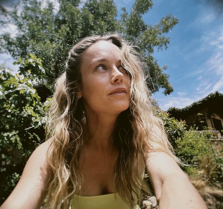 Brie Larson star hd image