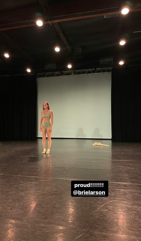 Brie Larson hot model photo