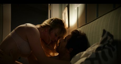 Kaley Cuoco porn star pictures