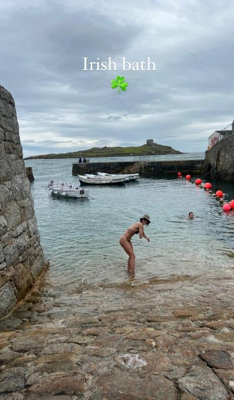 Shelley Hennig art model gallery