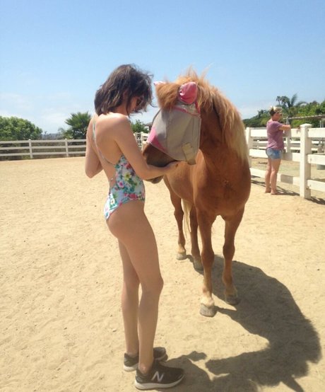 Shelley Hennig pornographic star pics