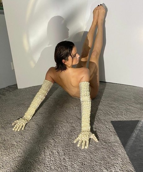 Shelley Hennig model photos