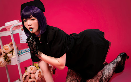 Ying Tze model sexy pic