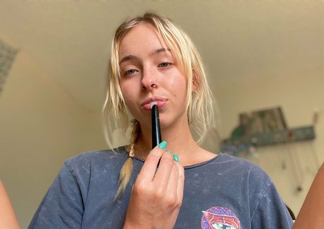 lavenderalien sexy actress pics