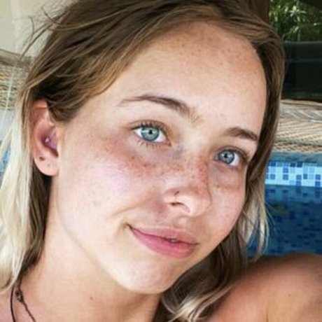 lavenderalien naked actress photo