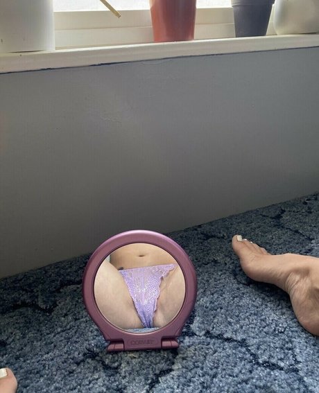 lavenderalien adult model image