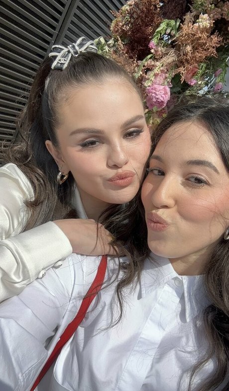 skinny babe onlyfans top image