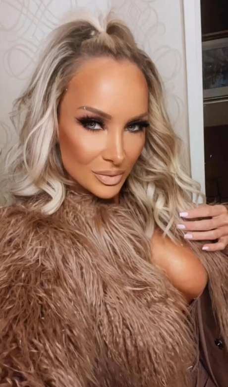 Disco Mammi model naked picture