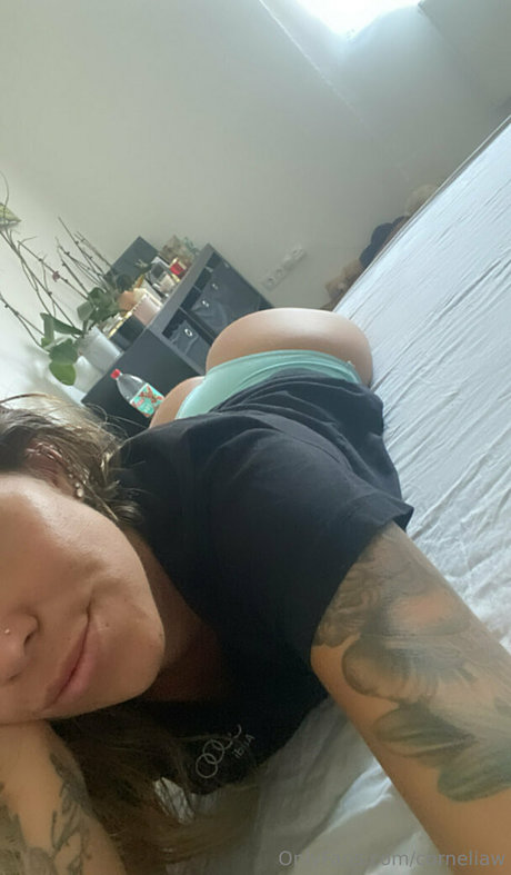 corneliaw star nude gallery