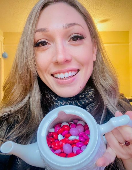 lilylabeau hot star image