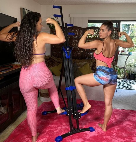 skylarrene naked pornstar pictures