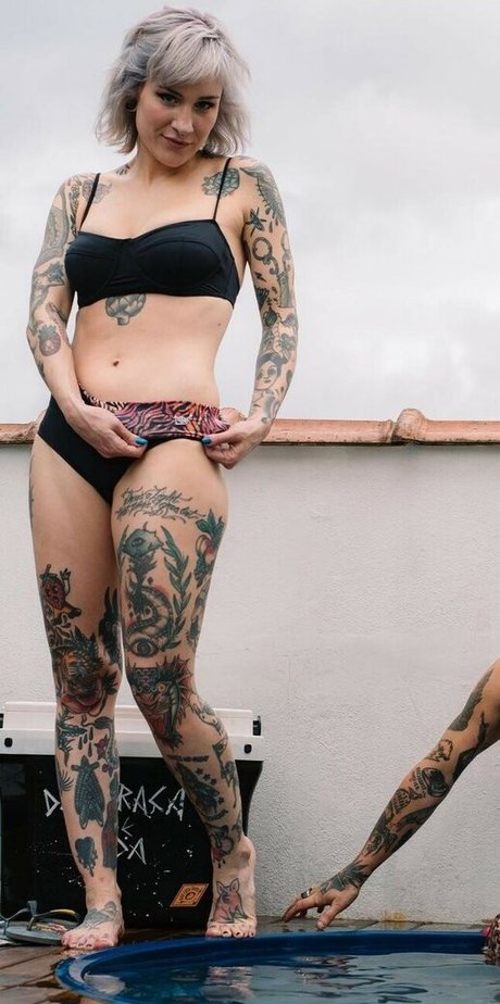 Mariana Ayres art star galleries