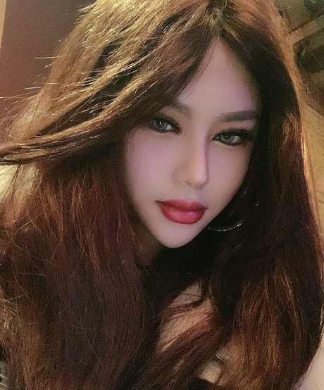 blonde babe onlyfans perfect pictures