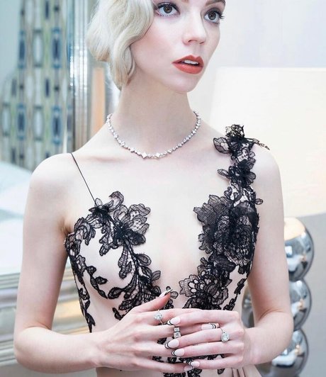 huge anal dildo onlyfans beautiful nude picture