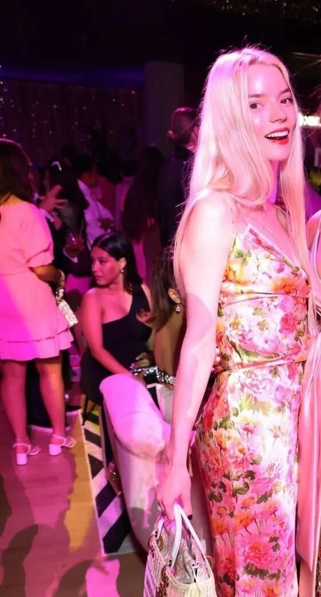 cougars onlyfans pornographic picture