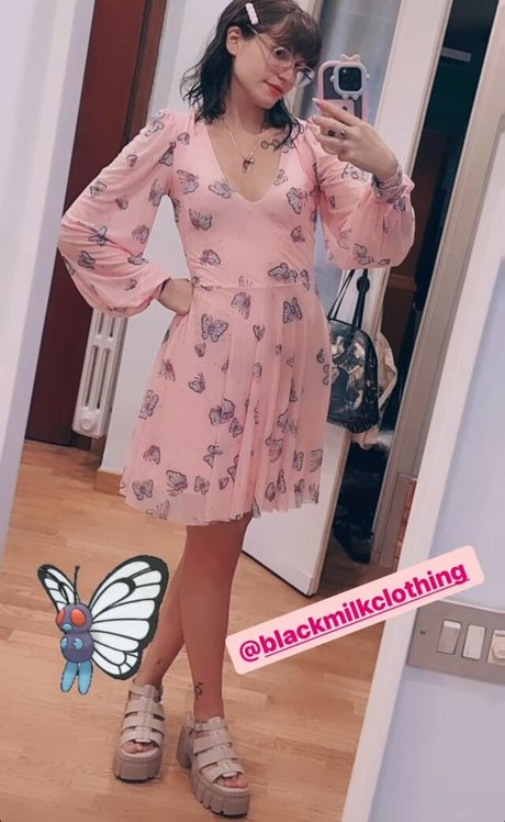 Aril s Chest art star gallery