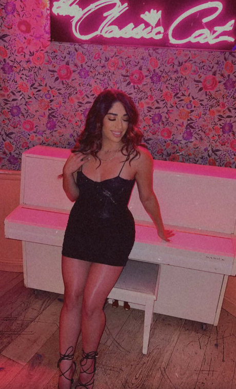 Mary Noura model hot gallery