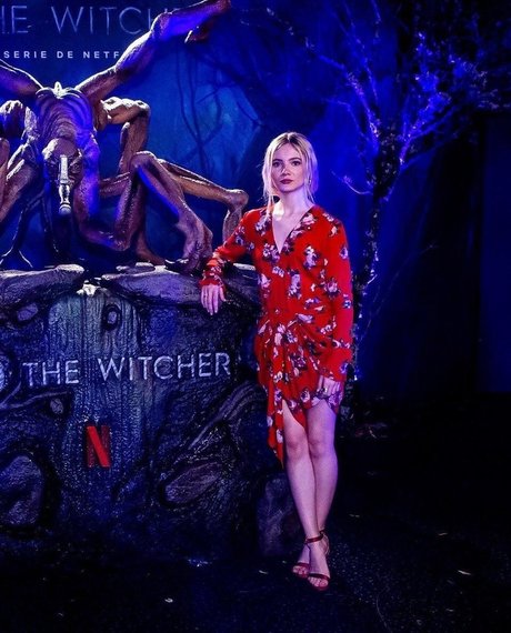 Freya Allan model pornographic images