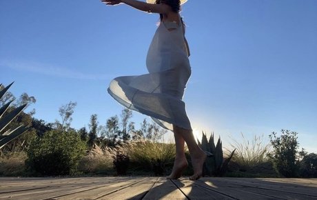 Abigail Spencer star beautiful img