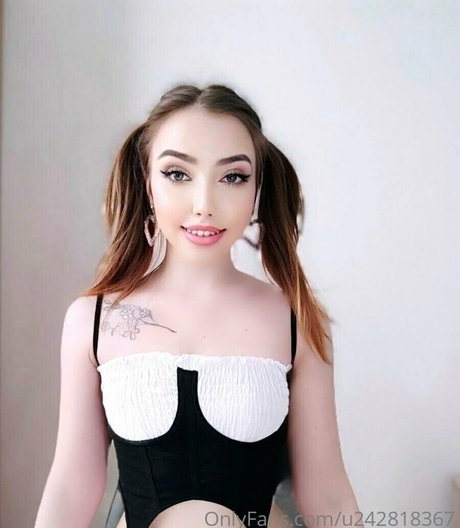 tattooed shemale onlyfans free nude pic